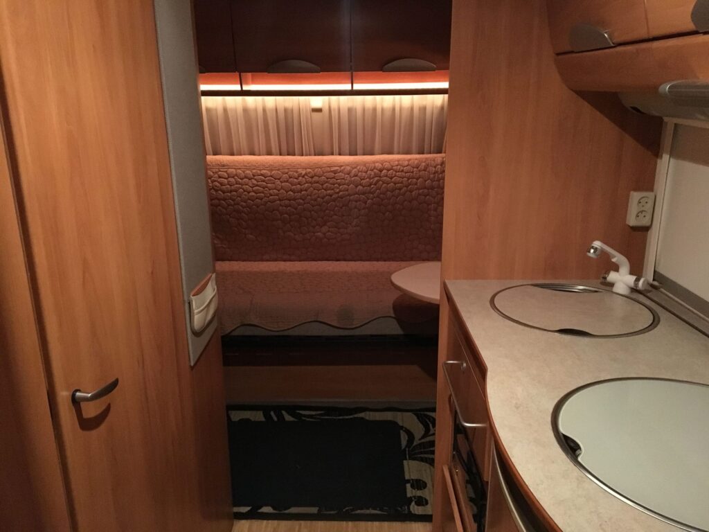 Актерский вагон Комфорт Hymer Eriba